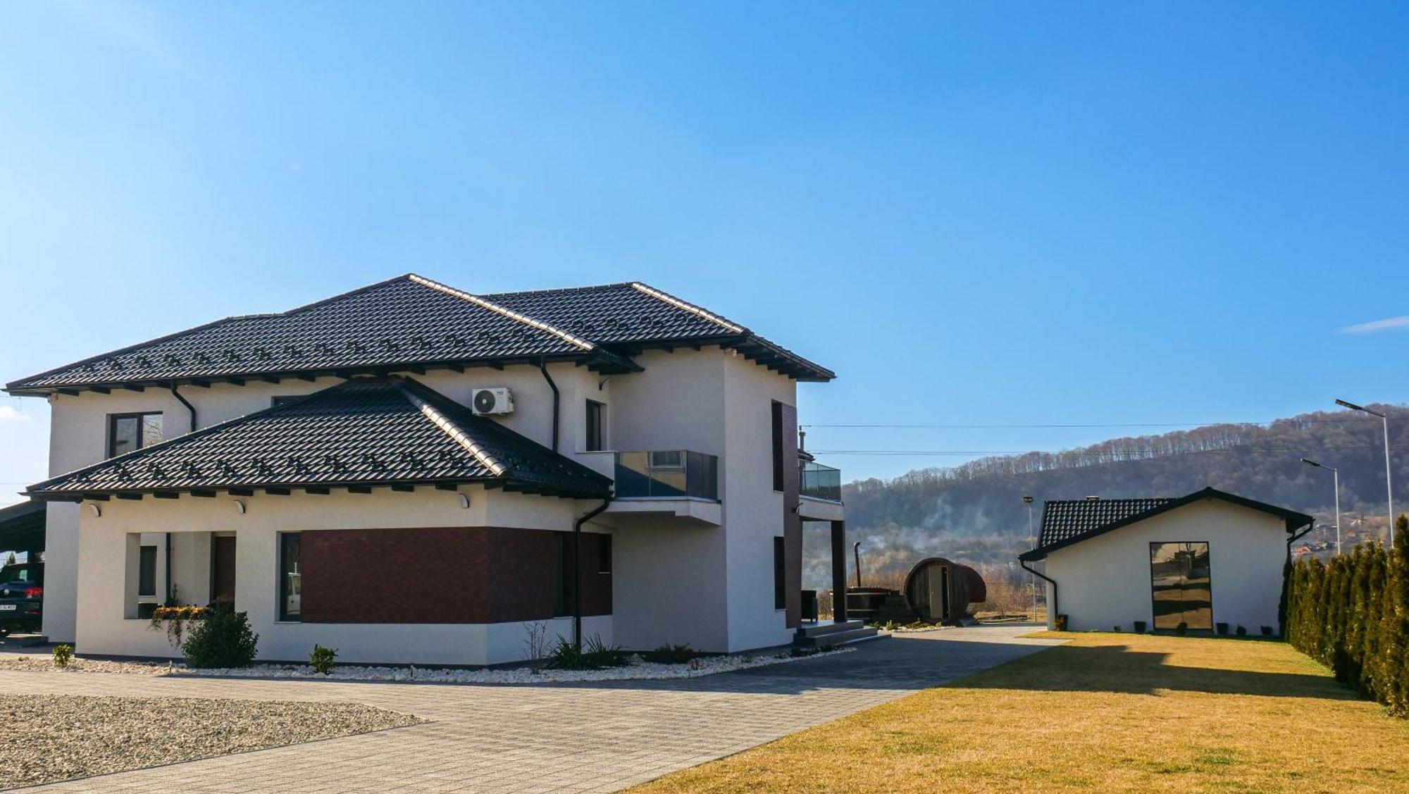 Casa Ambientt Hotel Curtea De Arges Exterior photo