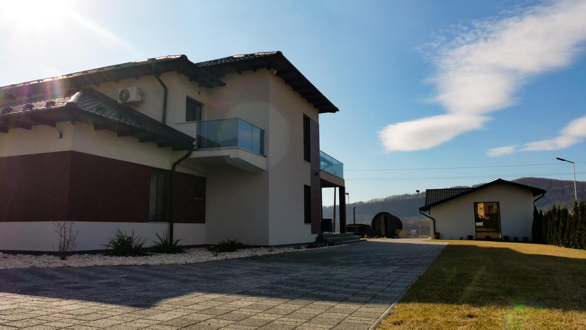 Casa Ambientt Hotel Curtea De Arges Exterior photo