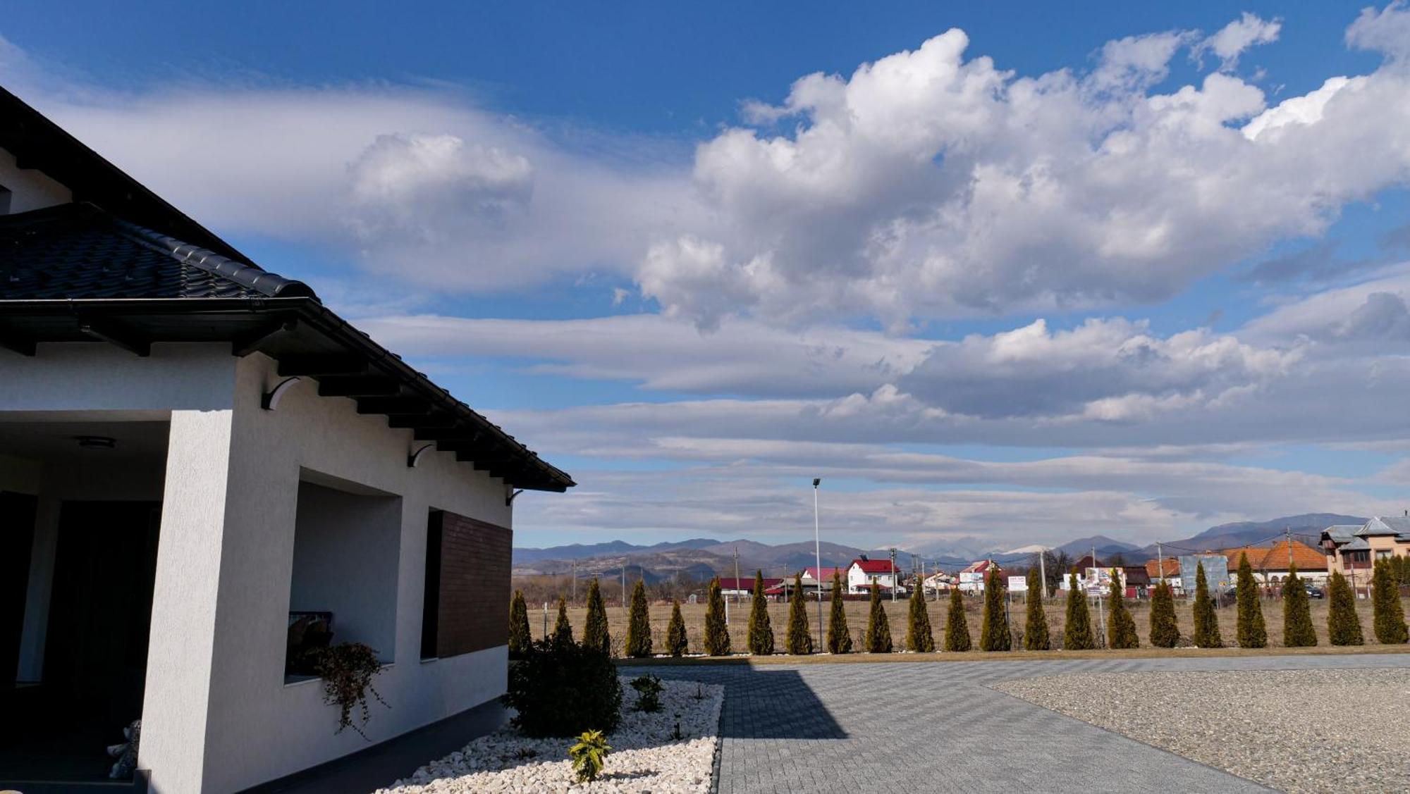 Casa Ambientt Hotel Curtea De Arges Exterior photo
