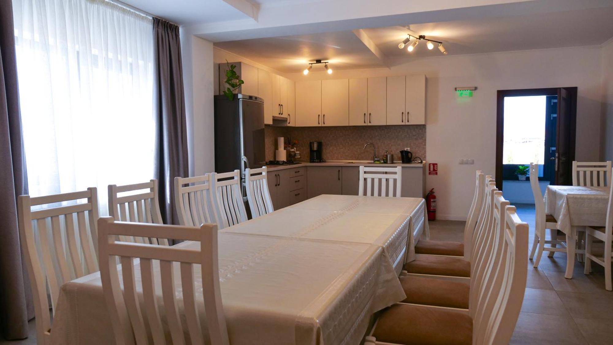 Casa Ambientt Hotel Curtea De Arges Exterior photo